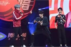 鬼马才子华晨宇出席“鲁班节”盛典 诠释独特音