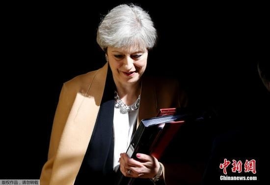 英国首相否认将提前卸任 称自己不会是＂逃跑者