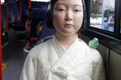 韩国公交车安装慰安妇少女像 纪念惨痛的历史