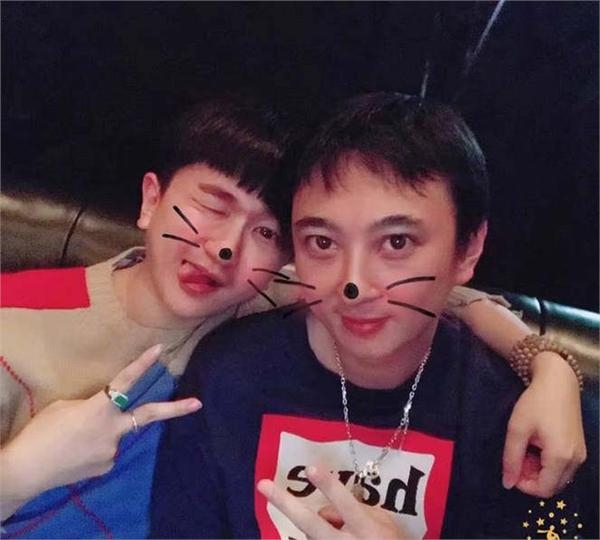 王思聪李易峰K歌至凌晨 他的朋友圈里张大大是个神奇的存在