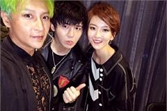 小虎队陈志朋染绿发着透视装亮相 网友：一把年