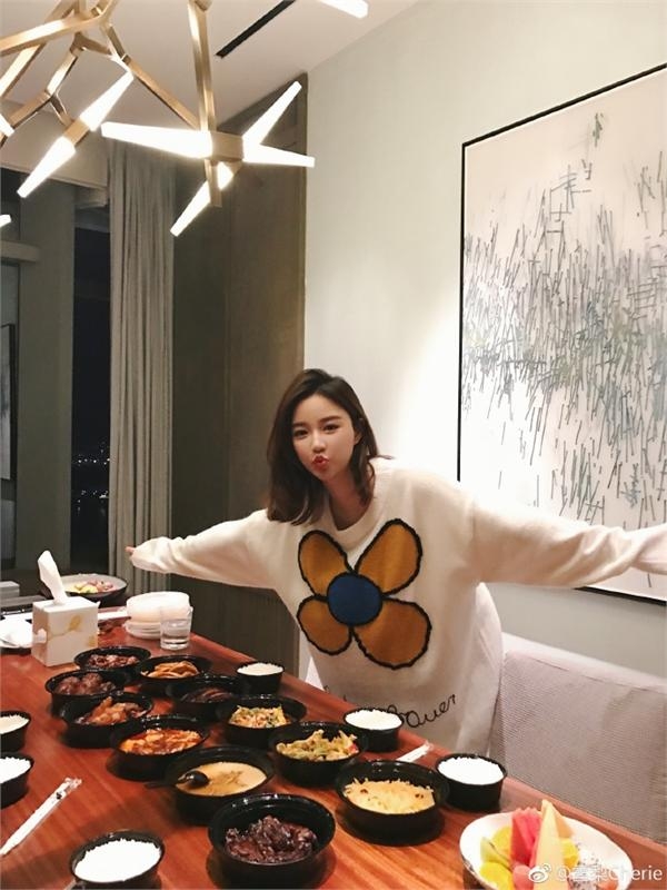 王思聪前女友怀孕12周吐得很厉害 年入十亿雪梨当妈不忘工作