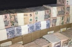 深圳警察查获4吨走私外币 利用蚂蚁搬家方式走私