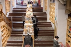 地下车库变24小时书店 众筹200万圆“书店梦”
