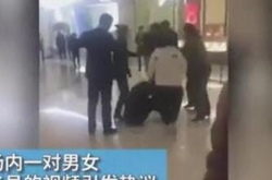 山西万达商场女导购掌掴怀孕顾客 遭其丈夫揪住