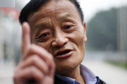 成都一门卫撞脸马云 网友：这是失散多年的兄弟