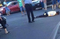南京交警遭碾压殉职 网友：希望英雄一路走好！