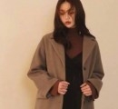焦糖色与黑色系的碰撞 冬季暖心穿搭必备