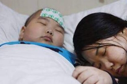 单亲妈妈为救儿子卖房产 15万救命钱被闺蜜骗走