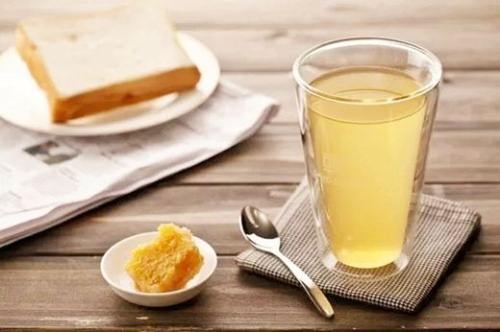 女人喝蜂蜜水的好处 促进消化延长寿命
