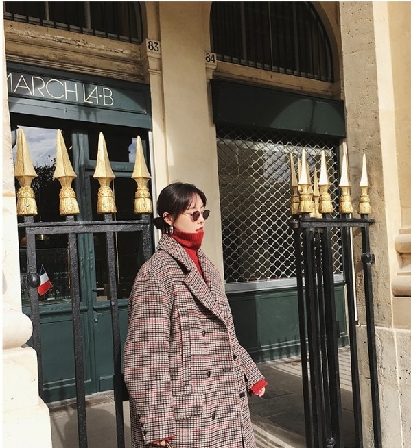 红色毛衣冬日如何搭配 红色毛衣配什么颜色外套