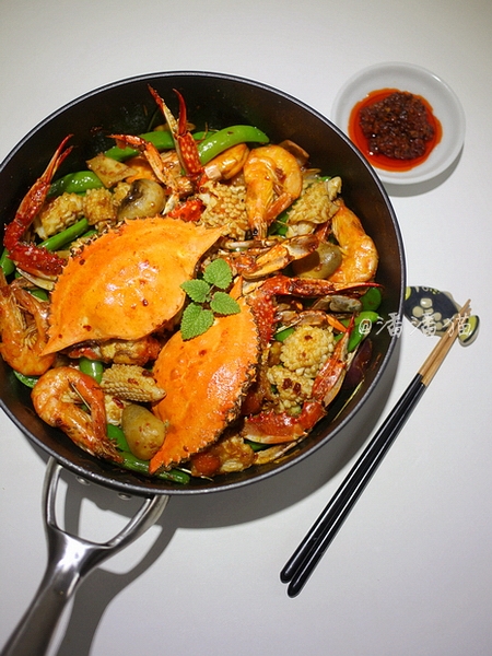 泰国蒜蓉辣酱海鲜锅的做法