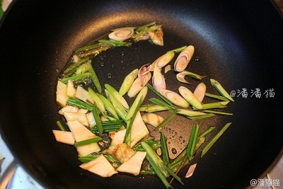 泰国蒜蓉辣酱海鲜锅步骤14