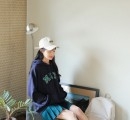 卫衣搭配短裙好看吗 卫衣配什么半身裙显女人味