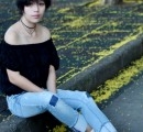要时尚要不晒黑？那时尚牛仔裤走起