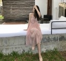 去海边玩怎么能够少了吊带连衣裙 吊带连衣裙怎