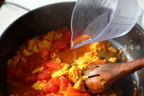 西红柿炒鸡蛋盖浇面步骤8